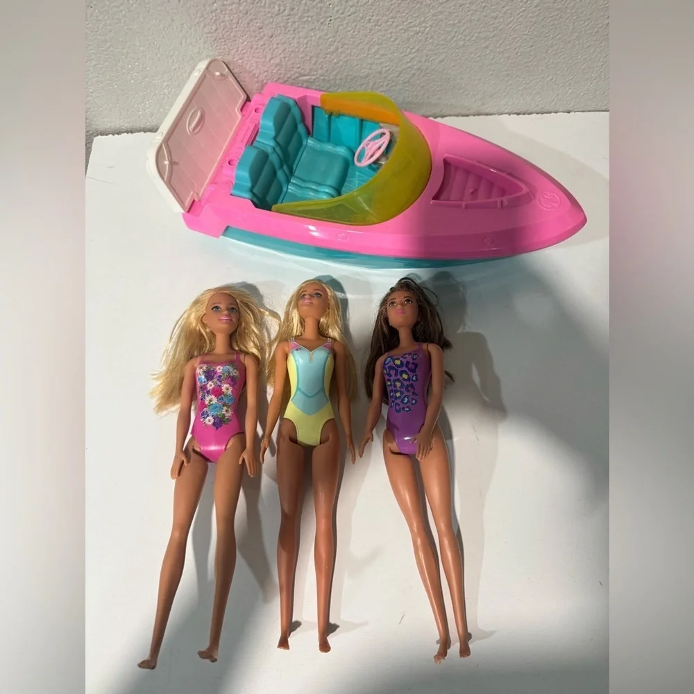BARBIE DOLL Speedboat Playset with Pink Boat and 3 Barbie's